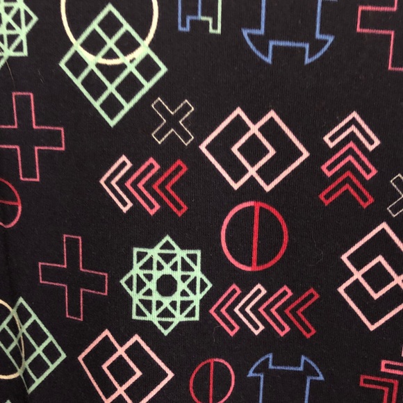 Geometric shape Lularoe Irma Size Medium - Picture 3 of 5